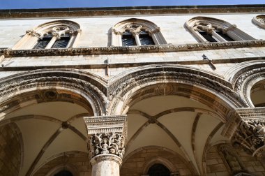 Dubrovnik kentindeki Sponza Sarayı 'nın kısmi manzarası