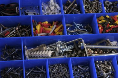 Küçük DIY aksesuarlarını saklamak için plastik bölmeli çanta