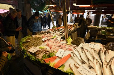 Venice Rialto balık pazarı