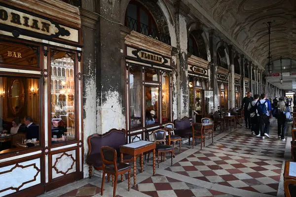 Venedik 'teki Florian Kafe' nin atari salonlarına yakın çekim