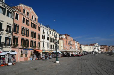 Riva degli Schiavoni ve restoranları