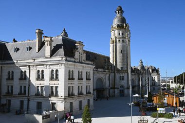 Güneşli bir günde Charente-Maritime 'deki La Rochelle tren istasyonu