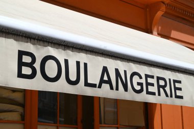 Üzerinde Fransızca 