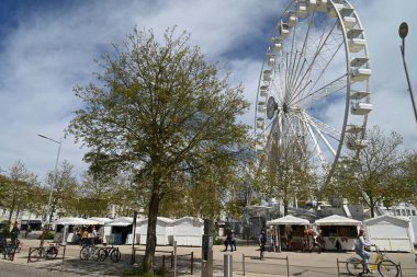 La Rochelle 'in dönme dolabı General De Gaulle Bulvarı' ndan görüldü.