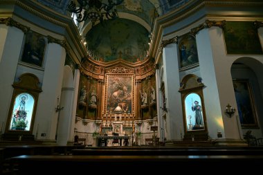 Madrid 'deki Saint James Kraliyet Kilisesi ve Vaftizci Yahya' nın içidir. 