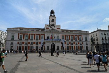 Puerta del Sol 'daki Kraliyet Postanesi 