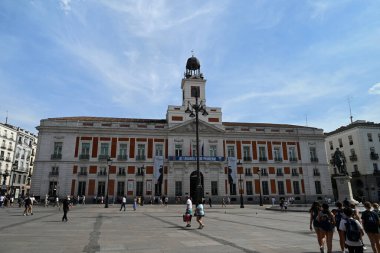 Puerta del Sol 'daki Kraliyet Postanesi 
