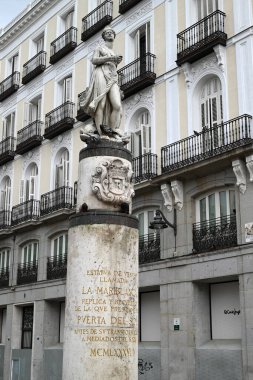 Mariblanca heykeli Roberto Manzano Hernandez tarafından Madrid Puerta del Sol 'da yapıldı.