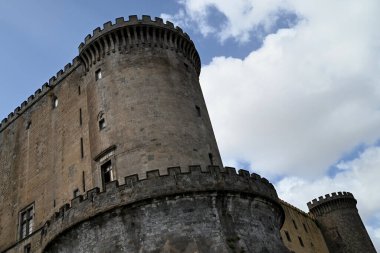 Napoli 'deki Nuovo Kalesi' nin mimari detayları.