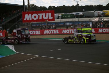 24 Saat Le Mans pistinde yarış kamyonları