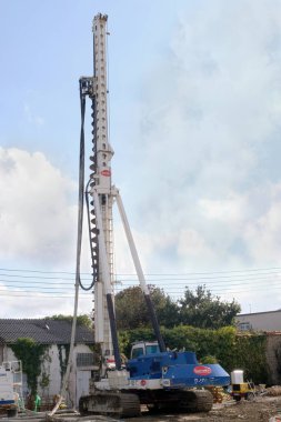 Vannes 'da bir inşaat sahasında sondaj sondajı.