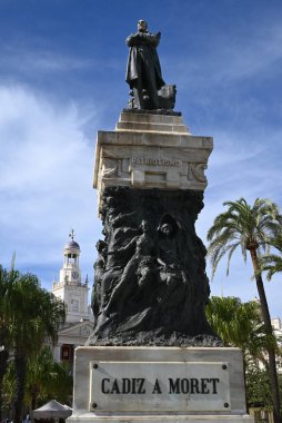 İspanya 'da Cadiz' in Segismundo Moret Heykeli