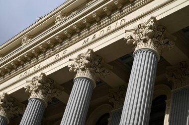 Madrid Borsası 'nın ön cephesinin ayrıntıları.