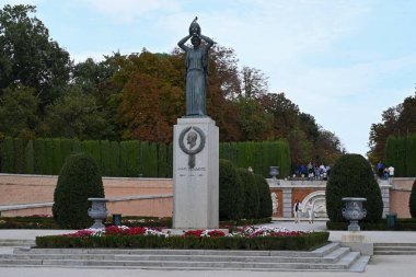 Jacinto Benavente 'nin Emeklilik Parkındaki Anıtı