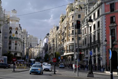 Gran Via 'nın başlangıcıyla Madrid şehri