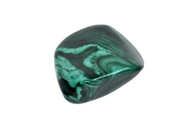 Beyaz arkaplanda izole edilmiş Malachite yakın plan