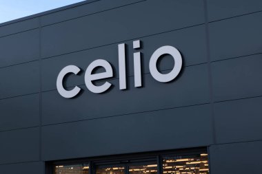 Vannes 'daki Celio mağazasının ön cephesinin ayrıntıları.