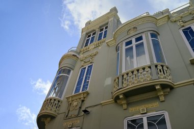 Las Palmas de Gran Canaria 'da pencereli bina cephesi