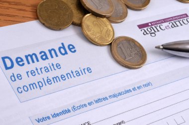 Agirc-Arrco ek emeklilik başvurusu formu ile avro sikkeleri 