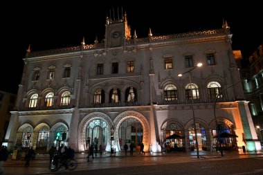 Lizbon 'daki Rossio Merkez İstasyonu' nun cephesi