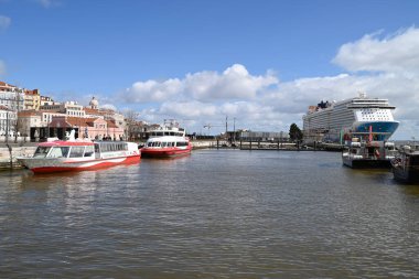 Gemiler Lizbon 'da bir limana yanaştı. Buna Norveç' ten ayrılan yolcu gemisi de dahil.