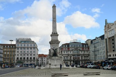 Portekiz Restoran Meydanı 'ndaki Restorasyon Savaşı' nın zaferinin anısına dikildi.