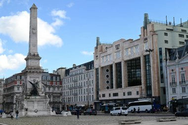 Portekiz Restoran Meydanı 'ndaki Restorasyon Savaşı' nın zaferinin anısına dikildi.