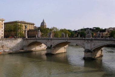 Vittorio Emanuele Roma 'daki Tiber Nehri' ni geçen 2. Köprü