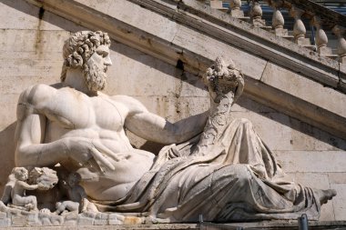 Tiberinus heykeli, Tiber Nehri tanrısı, Roma 'daki Piazza del Campidoglio' da.