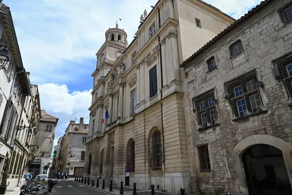 Arles Belediye Binası 'nın arka cephesi