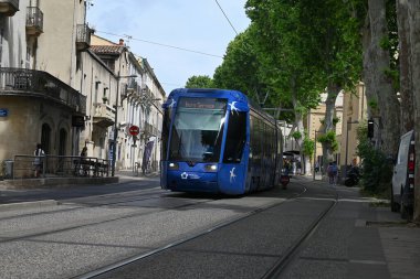 Louis Blanc Bulvarı 'ndaki Montpellier toplu taşıma tramvayı
