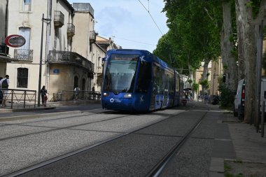 Louis Blanc Bulvarı 'ndaki Montpellier toplu taşıma tramvayı