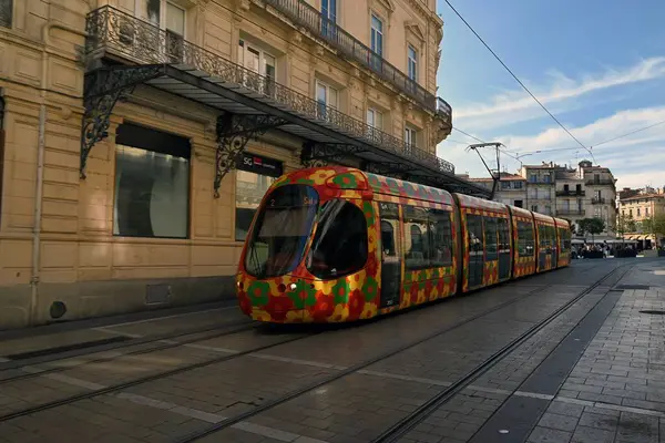 Victor Hugo Bulvarı 'ndaki Montpellier toplu taşıma tramvayı