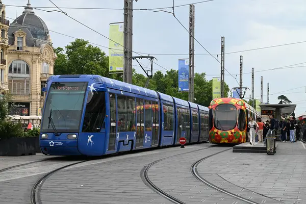 Montpellier toplu taşıma tramvayı Comedie Square istasyonunda durdu