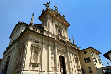 Brunate 'deki Sant' Andrea Apostolo Kilisesi 'nin dış görünüşü