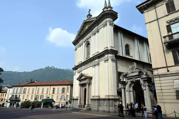 Como 'daki San Bartolomeo Kilisesi' nin dış görünüşü