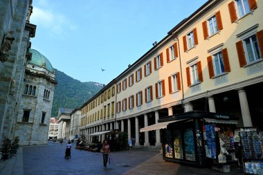 Como şehrinde Maestri Comacini yoluyla.