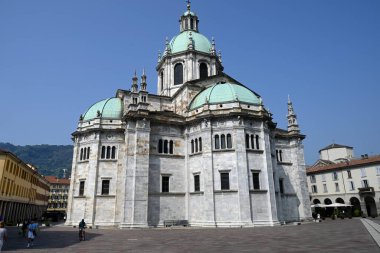 Como 'nun Hz. Meryem' inin katedralinin arka görüntüsü.