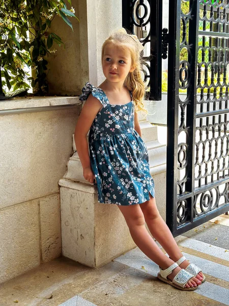 Cutie Little Girl Posing City Daytime — Stock Photo, Image