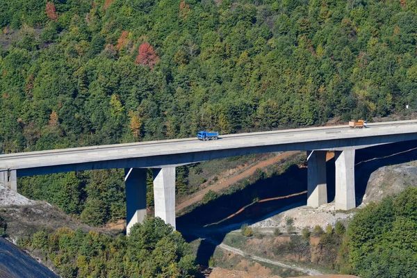 Camiones Grandes Transportan Tierra Excavada Rocas Para Construcción Carreteras — Foto de Stock