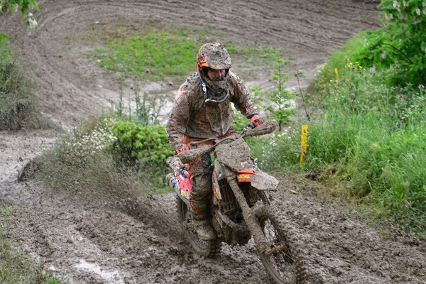 Orman Macedonia May 2023 날씨와 진흙투성이의 트랙에서 오토바이 경주자들은 어려운 — 스톡 사진