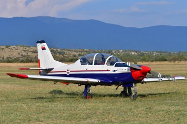 16 Eylül 2023, Üsküp, Makedonya, Stenkovec Spor Havaalanı, Grand Airshow düzenlendi. Sırp Hava Kuvvetleri, Utva, Lasta eğitim uçakları 