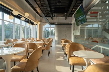 Boş bir modern kafe / salon alanı.