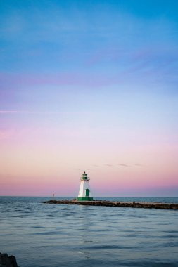 Ontario, Kanada 'daki Lakeside Park Sahili' nden gün batımı manzarası 