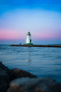 Ontario, Kanada 'daki Lakeside Park Sahili' nden gün batımı manzarası 