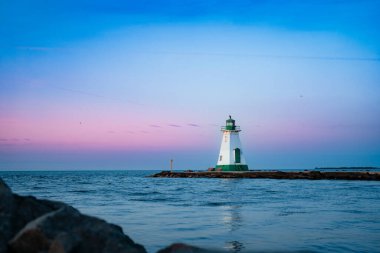 Ontario, Kanada 'daki Lakeside Park Sahili' nden gün batımı manzarası 