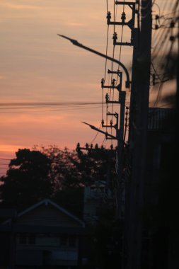 Şehrin üzerinde gün batımı