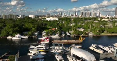 Katılan Bir Asma Köprü Araç ve Denizcilik Trafiği İçin Açılıp Kapanıyor