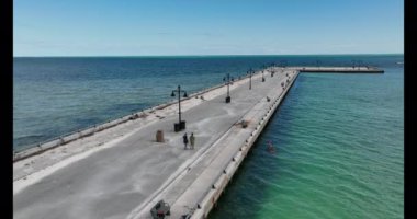 İnsanlar Key West 'te Ian Kasırgası' ndan sonra güneşin tadını çıkarıyorlar.. 