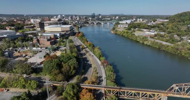 Řeka Cumberland Teče Rekreačního Parku Waterfront Knoxville Tennessee Usa — Stock video